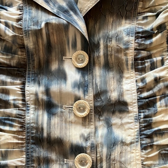 Gorgeous Laura plus blue gray cream “tie dye” effect blazer. - Picture 13 of 15